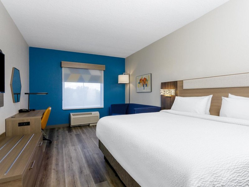 Holiday Inn Express & Suites Orlando-Ocoee East 27