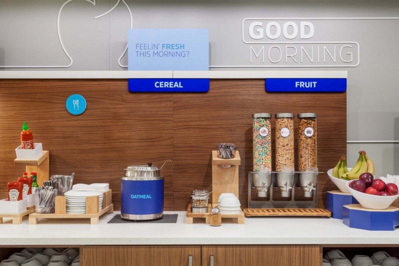 Holiday Inn Express Hotel & Suites Scottsbluff-Gering 1