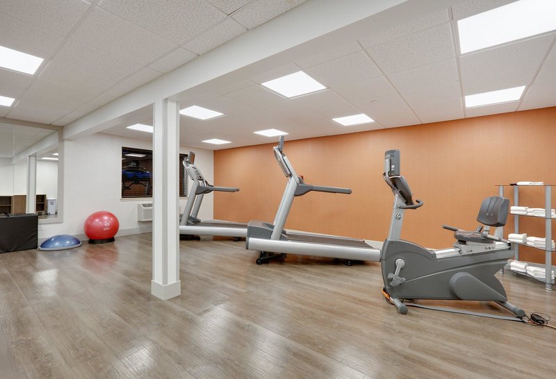 Holiday Inn Express Hotel & Suites Scottsbluff-Gering 2