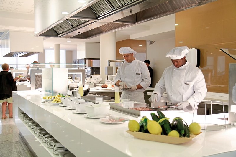 Mediterraneo Roses 7