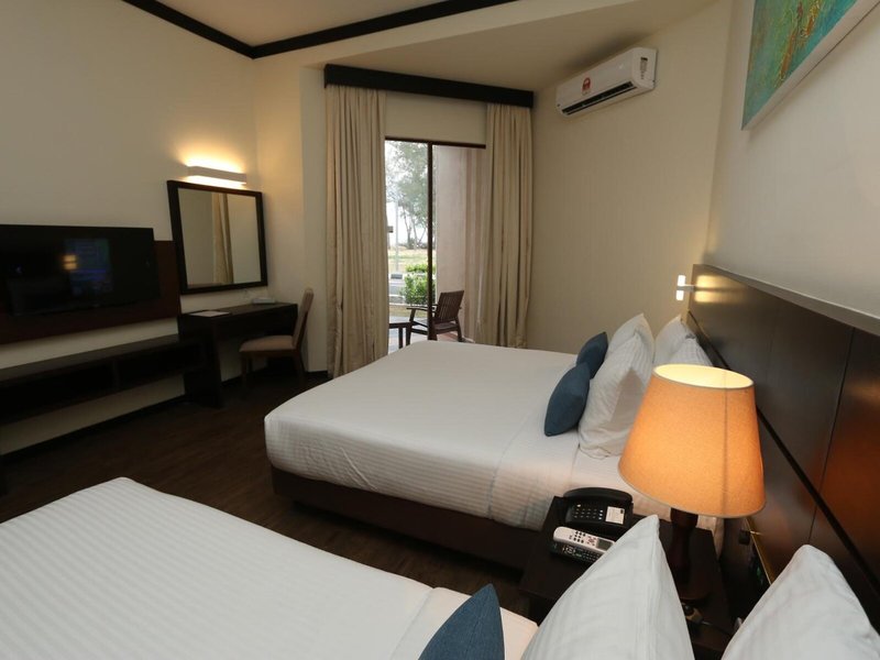 Lanjut Golden Beach & Golf Resort 18