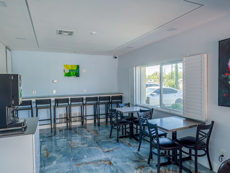 Hotel Avenida Victorville I 15 8