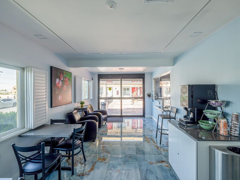 Hotel Avenida Victorville I 15 9