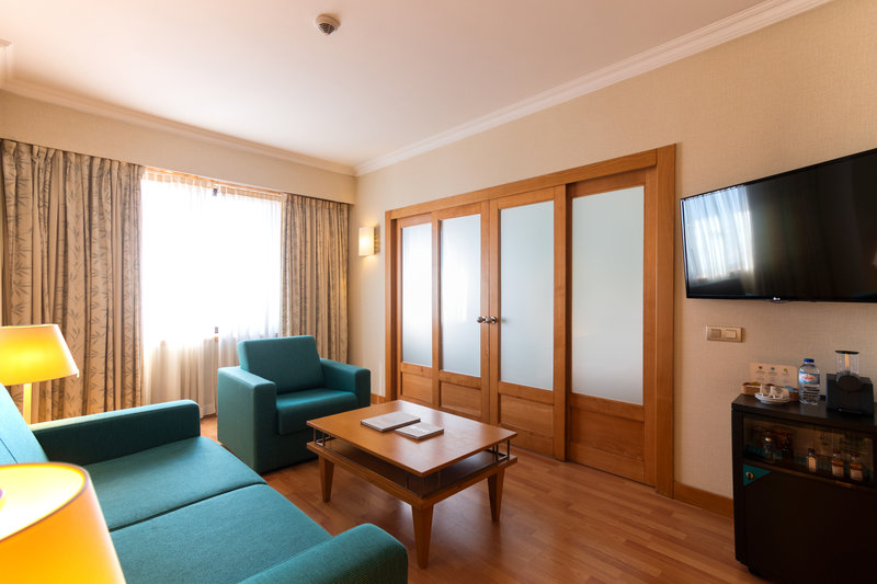 SANA Metropolitan Hotel 11