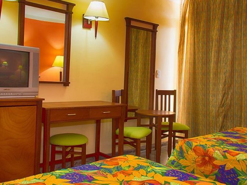 Hotel Club Tropical 24