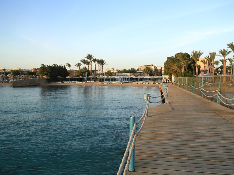 Minamark Beach Resort 8