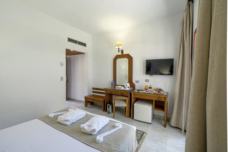 Minamark Beach Resort 12