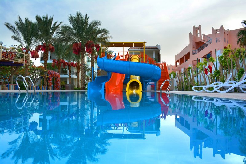 Minamark Beach Resort 8