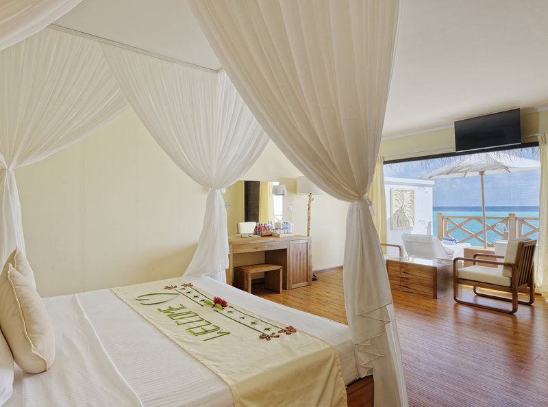 Angaga Island Resort & Spa 6
