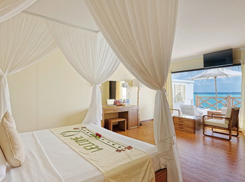 Angaga Island Resort & Spa 10