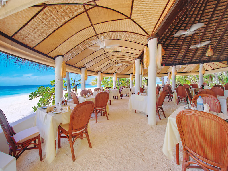 Angaga Island Resort & Spa 8