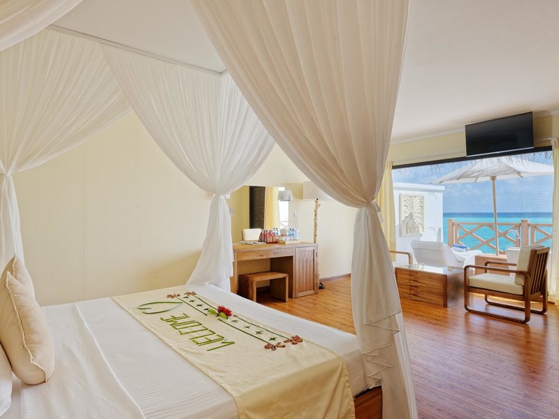 Angaga Island Resort & Spa 33