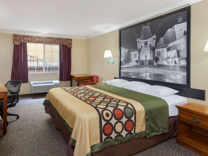 Super 8 by Wyndham Los Angeles Downtown 5