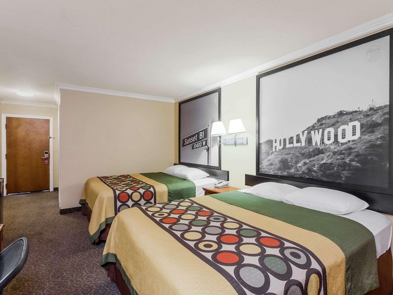 Super 8 by Wyndham Los Angeles Downtown 6