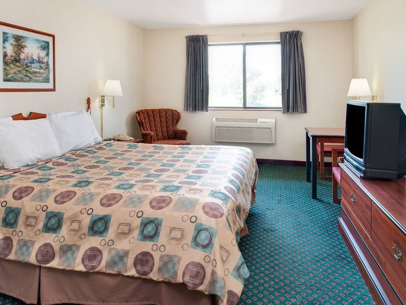 Super 8 by Wyndham Los Angeles Downtown 8