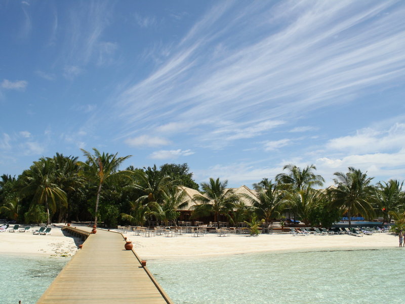 Vilamendhoo Island Resort & Spa 13