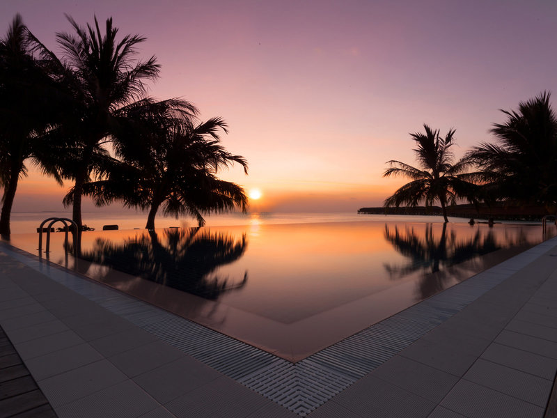 Vilamendhoo Island Resort & Spa 16
