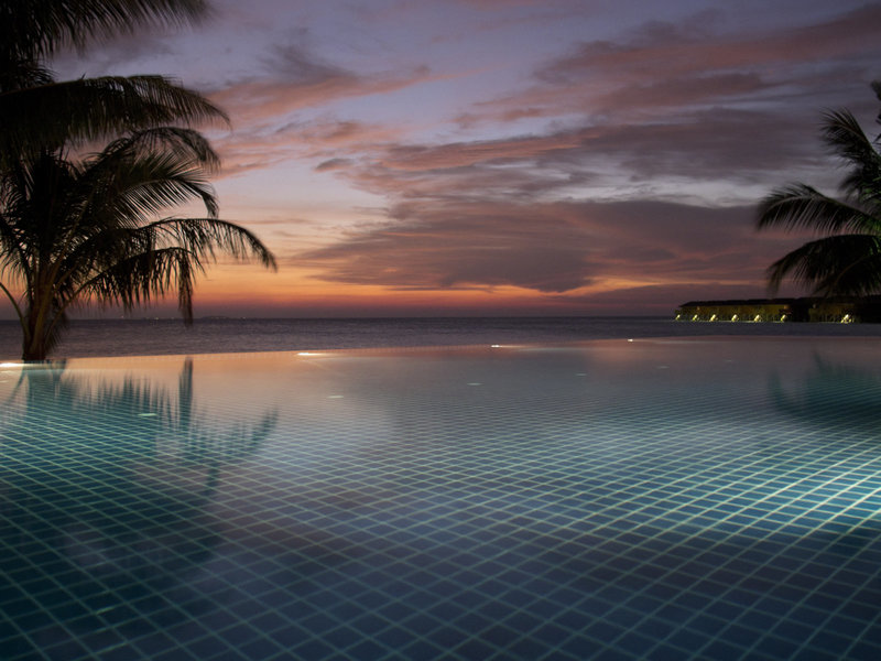 Vilamendhoo Island Resort & Spa 17