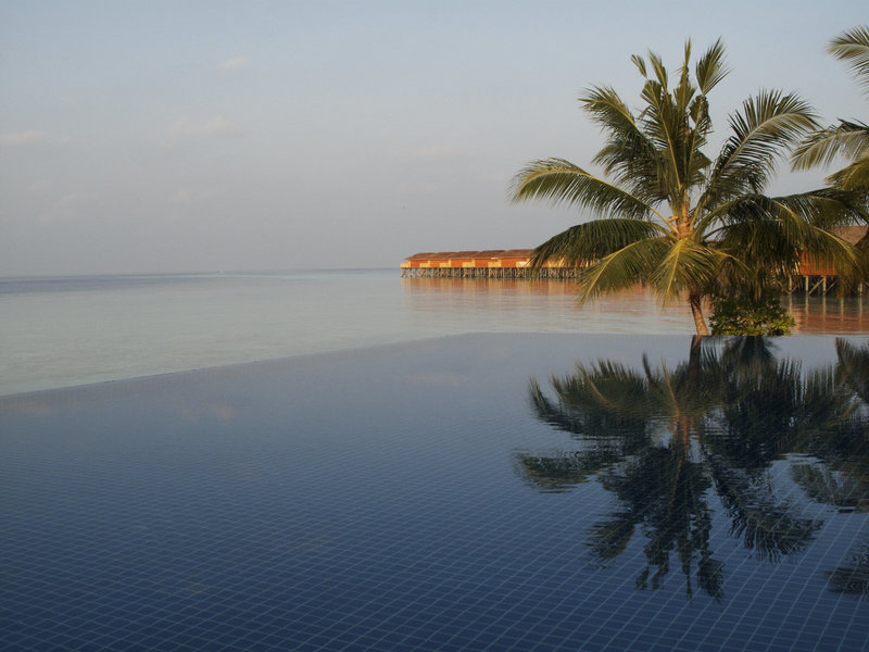Vilamendhoo Island Resort & Spa 18