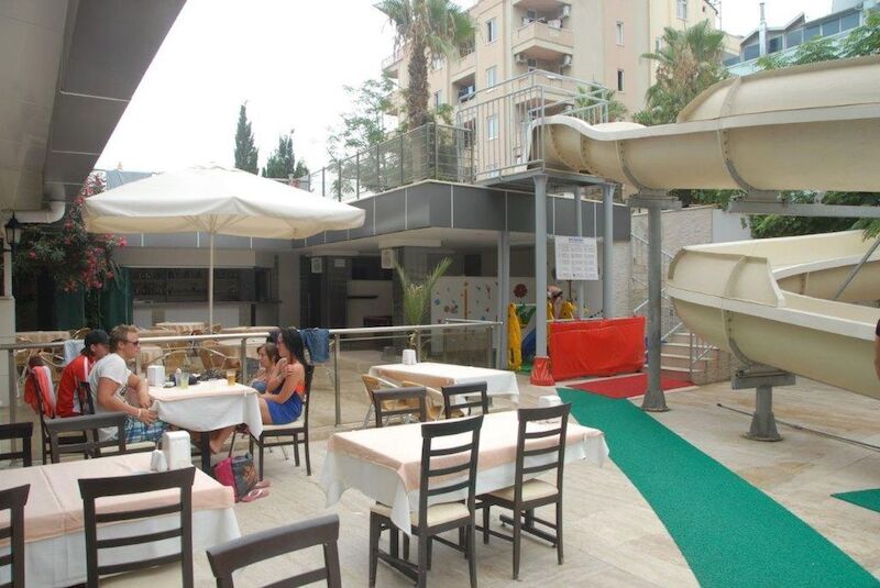 Monte Carlo Hotel 6