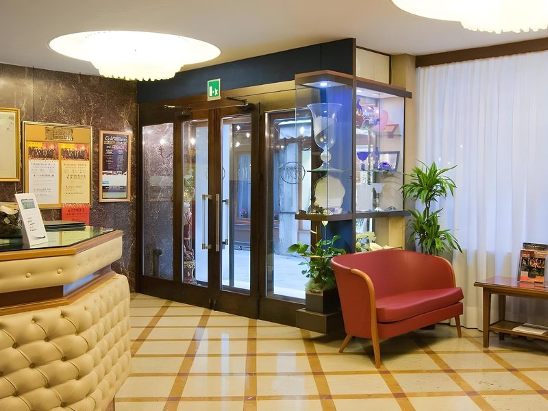Hotel Montecarlo 5