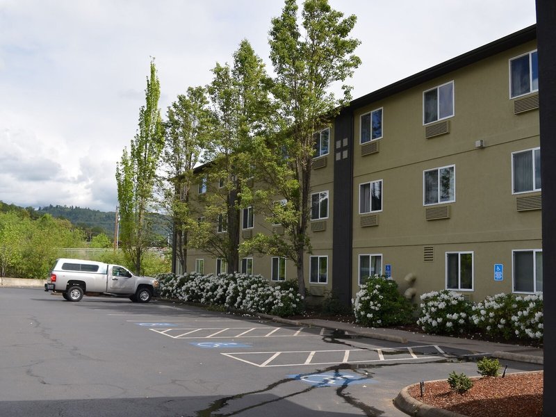 Super 8 Motel - Roseburg