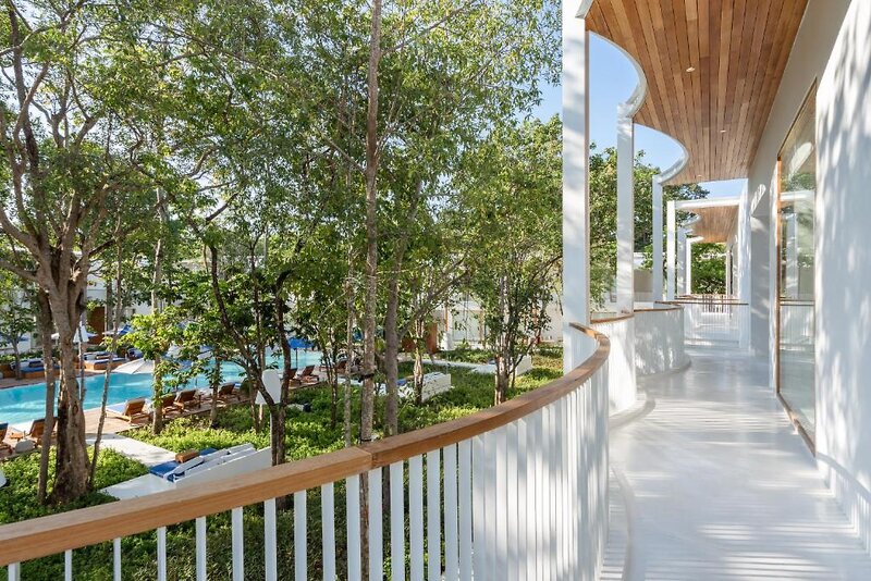 SALA Samui Chaweng Beach Resort 11