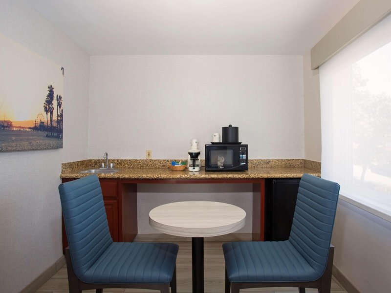 SureStay Hotel by Best Western Santa Monica 10