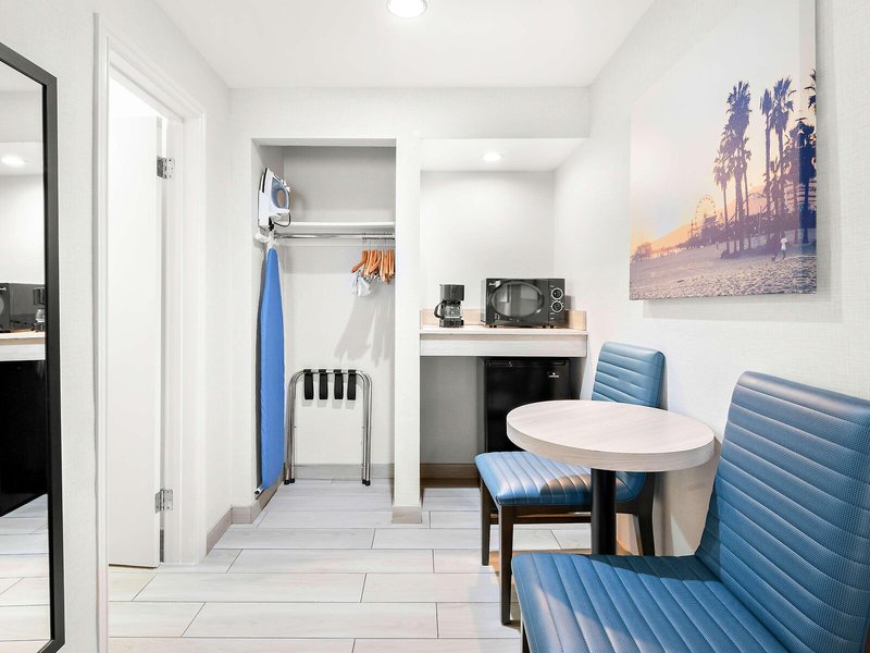 SureStay Hotel by Best Western Santa Monica 12