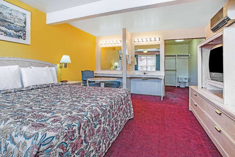 Travelodge Turlock CA 4