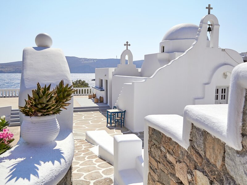 Mykonos Lolita, A Grecotel Resort to Live 44