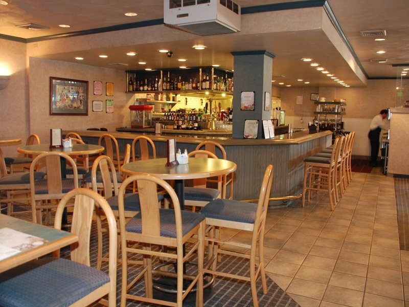 Oakland Airport Executive Hotel 18