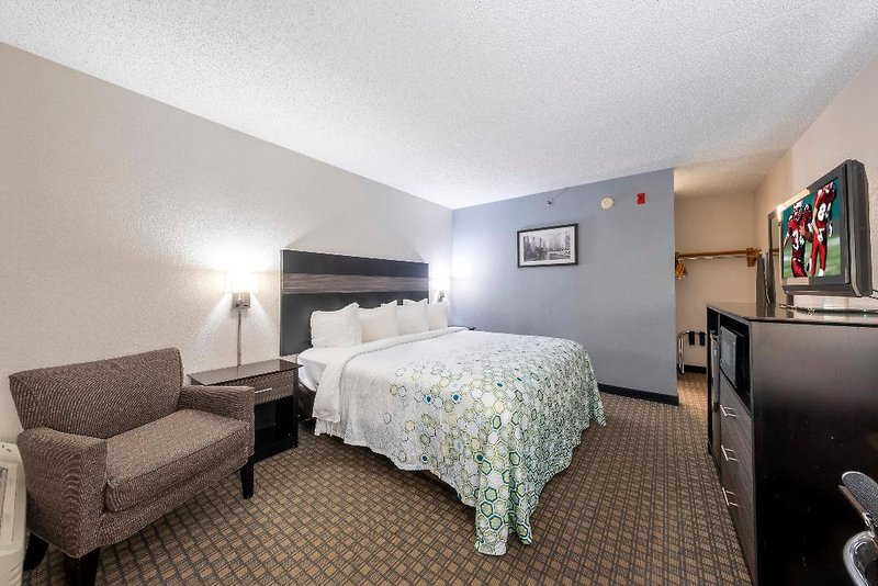 Home Town Inn by Red Roof East Syracuse