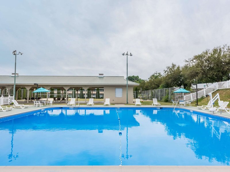 Ramada by Wyndham State College Hotel & Conference Center 4