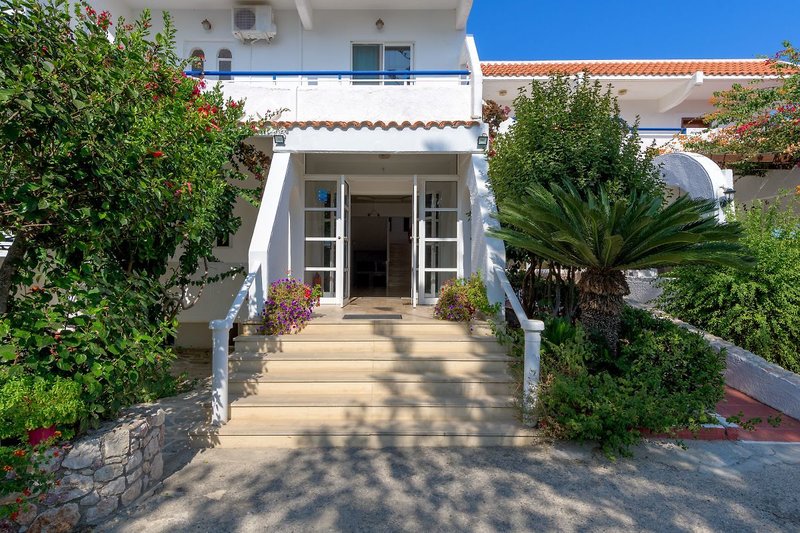 Nirvana Beach Hotel 3