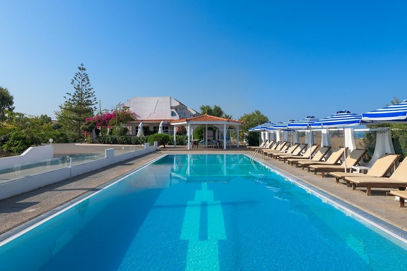 Nirvana Beach Hotel 5