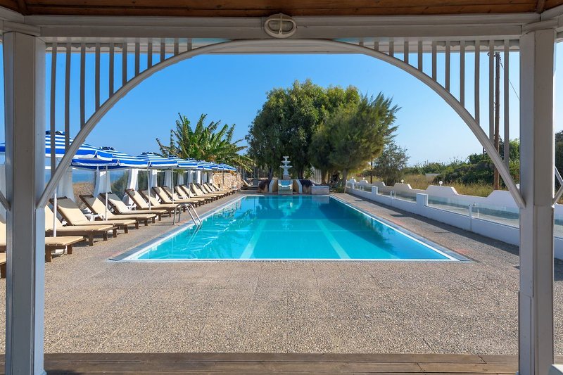 Nirvana Beach Hotel 7