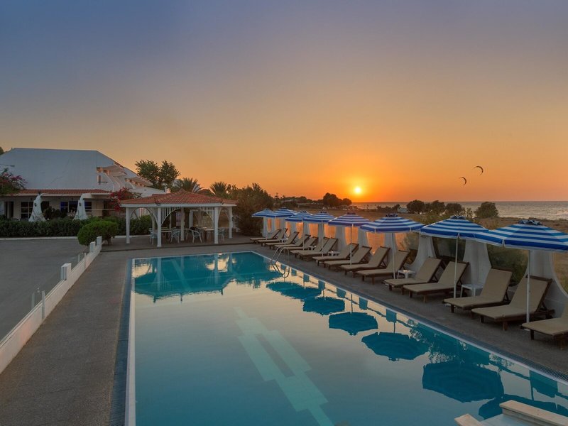 Nirvana Beach Hotel 8
