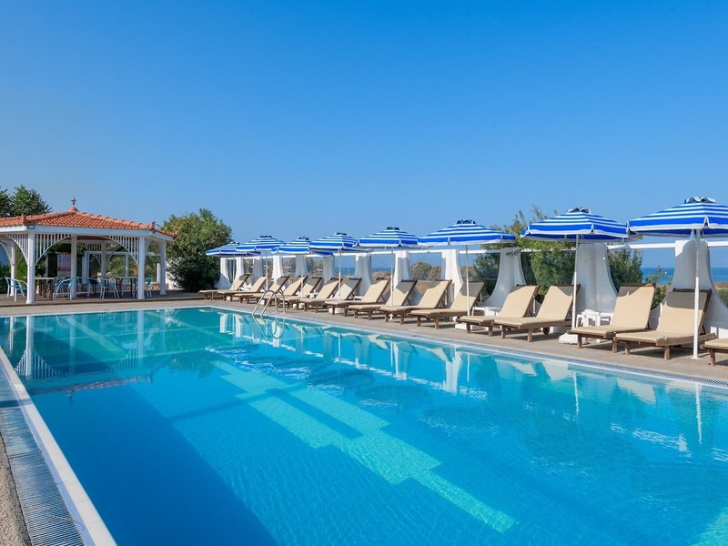 Nirvana Beach Hotel 10