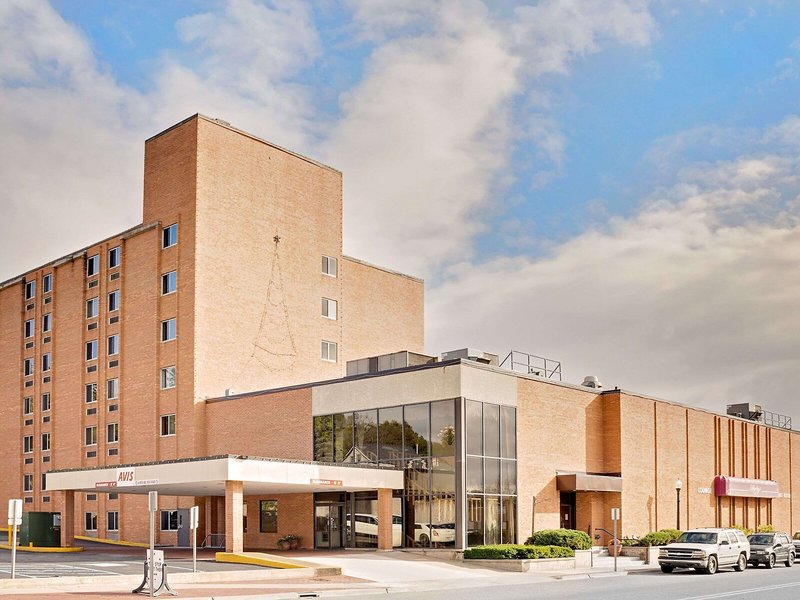 Ramada Marquette