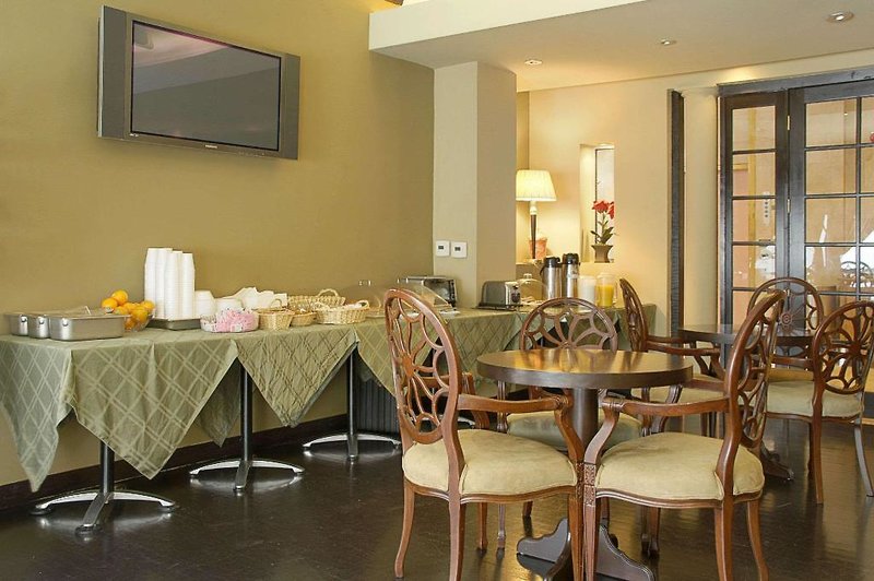 Ramada by Wyndham Los Angeles/Koreatown West 4