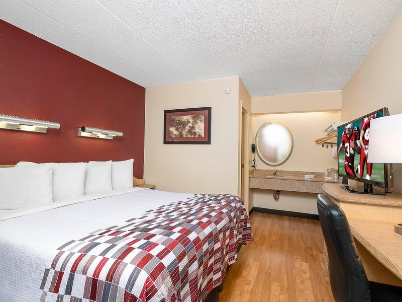 Red Roof Inn Edison 11