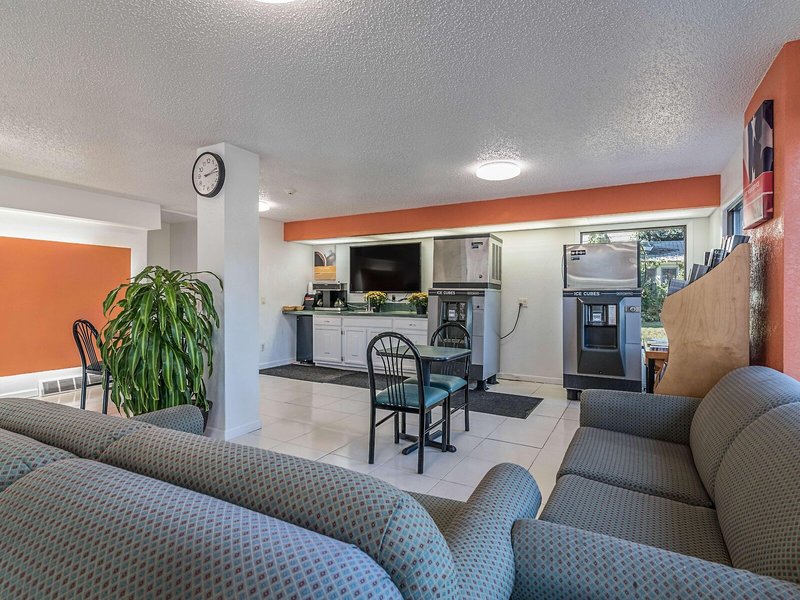 Motel 6 Albany Airport 25