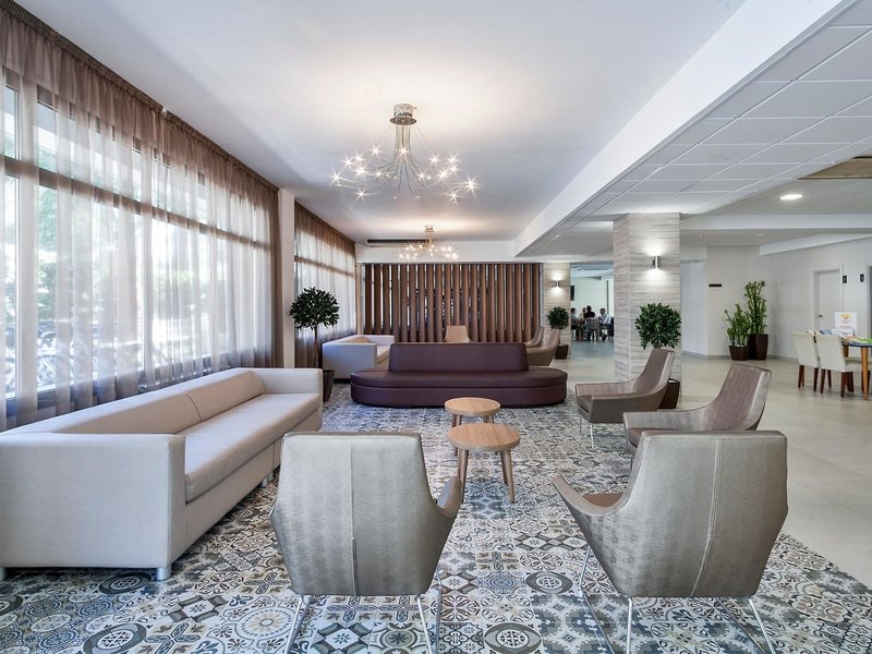 Hotel Oasis Park Salou 8