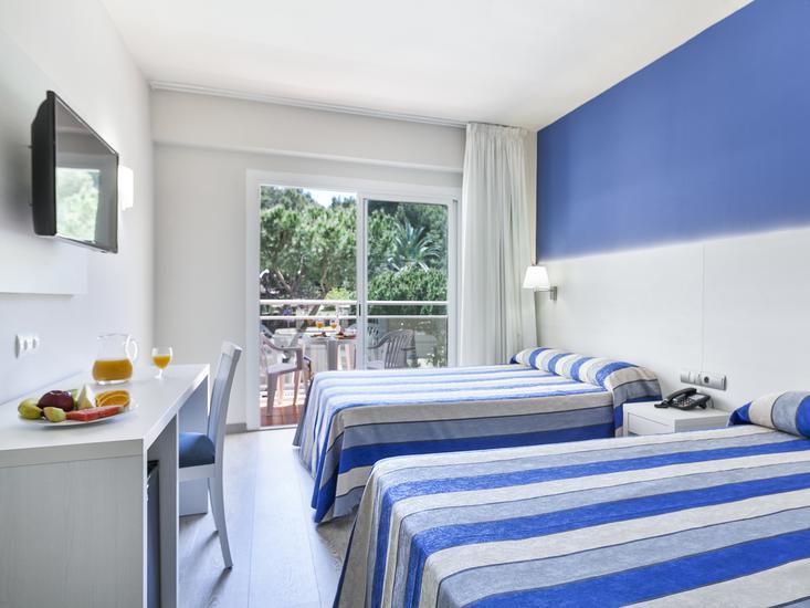 Hotel Oasis Park Salou 2 - Room Example
