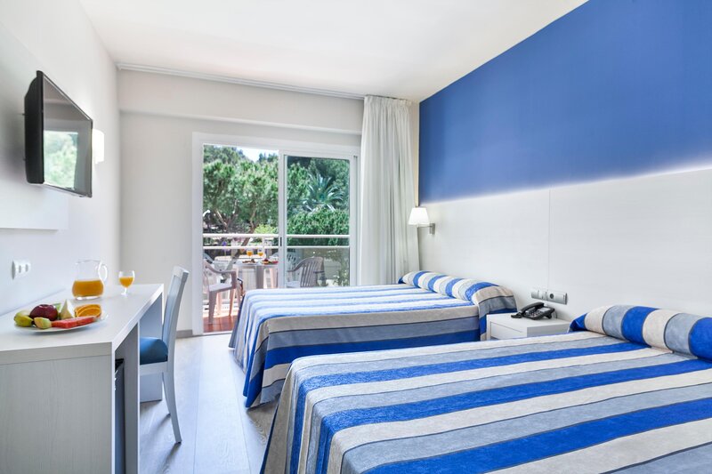 Hotel Oasis Park Salou 11 - Room Example