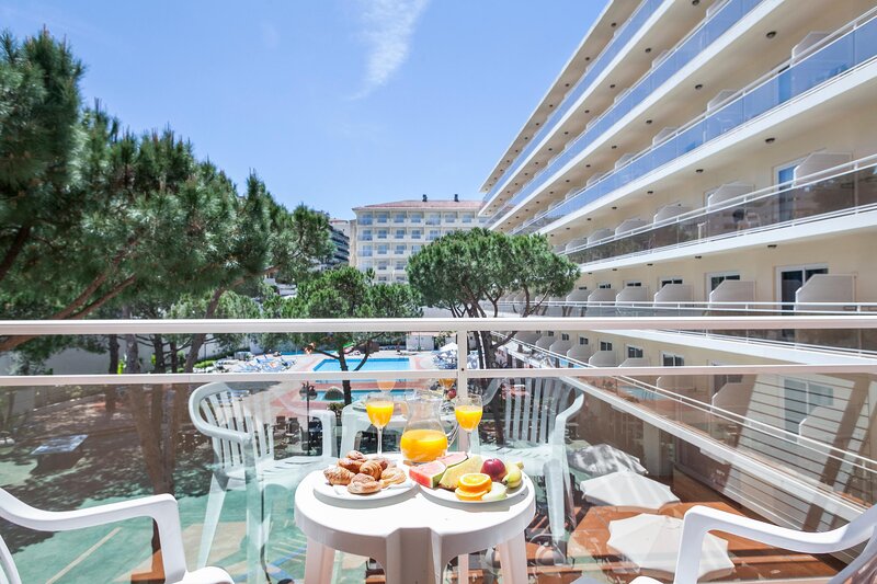 Hotel Oasis Park Salou 12 - Room Example