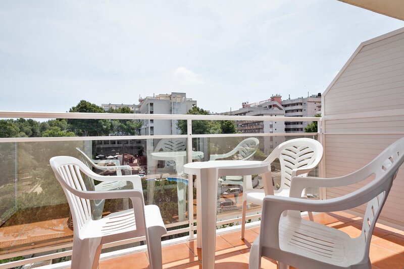 Hotel Oasis Park Salou 15 - Room Example