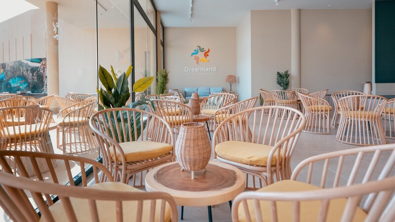 Oasis Village Club 77