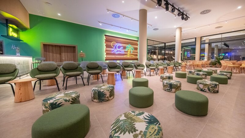 Oasis Village Club 78